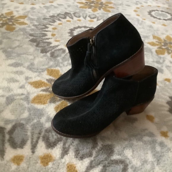 Vionic booties - Picture 3 of 4